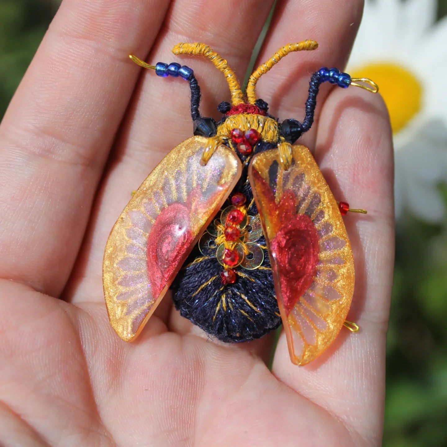 Broche scarabée " Coeur Sacré"