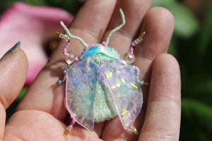 Broche scarabée "Suncatcher"