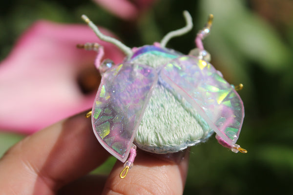 Broche scarabée "Suncatcher"