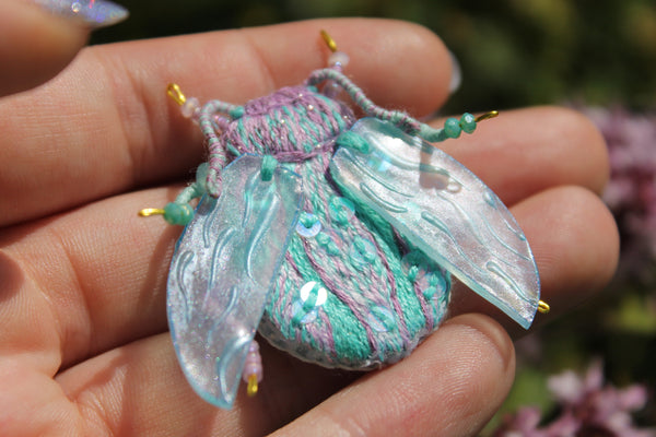 Broche scarabée "Mermaid wave"