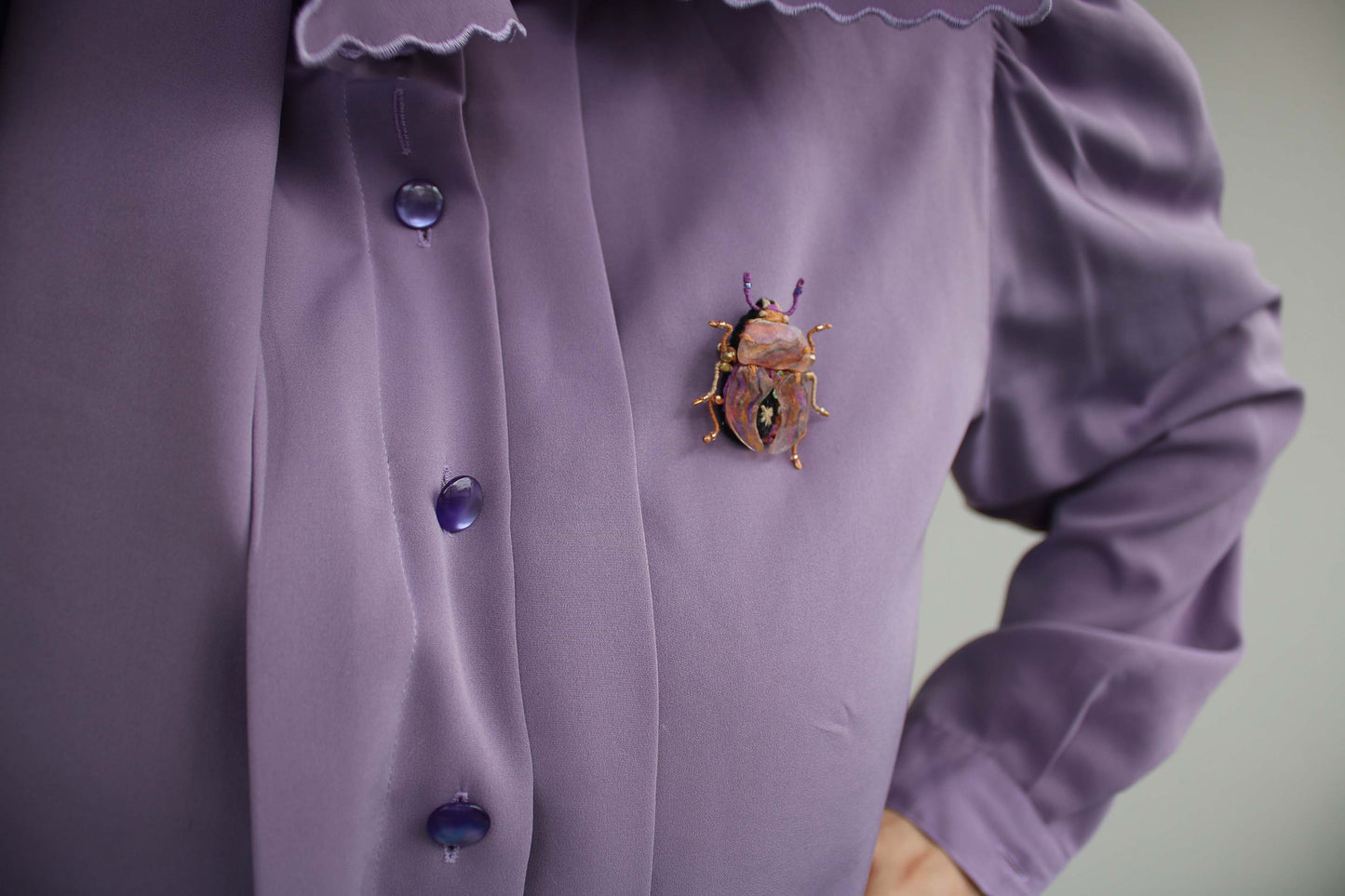 Broche scarabée " Gold Marble"