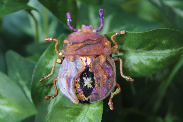 Broche scarabée " Gold Marble"