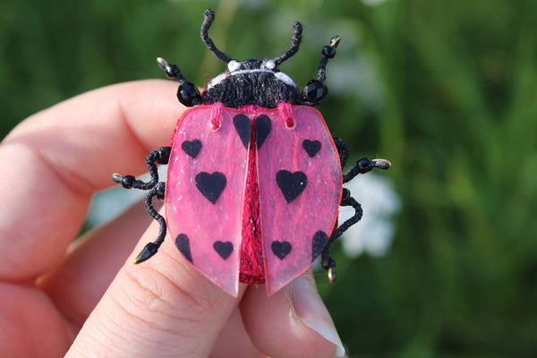 Broche scarabée "Ladybug"