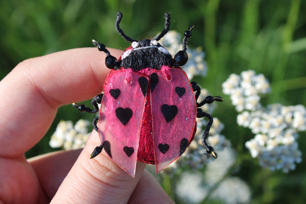 Broche scarabée "Ladybug"