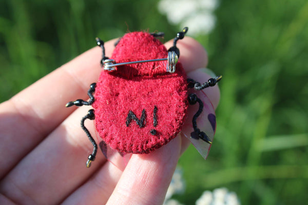 Broche scarabée "Ladybug"