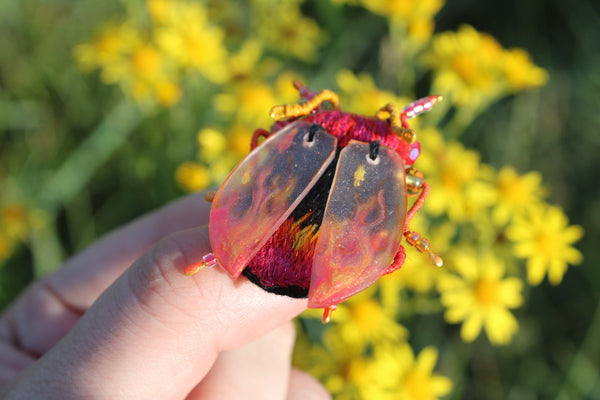 Broche scarabée " Cute fire"