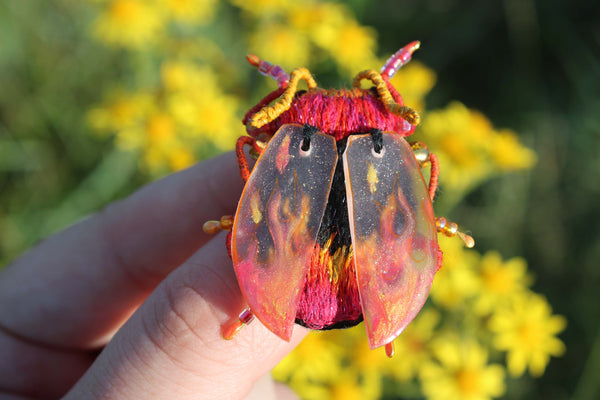 Broche scarabée " Cute fire"