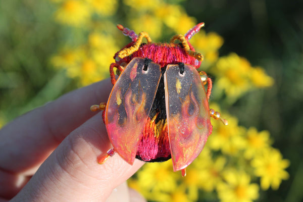 Broche scarabée " Cute fire"