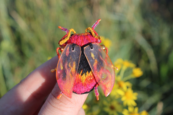 Broche scarabée " Cute fire"