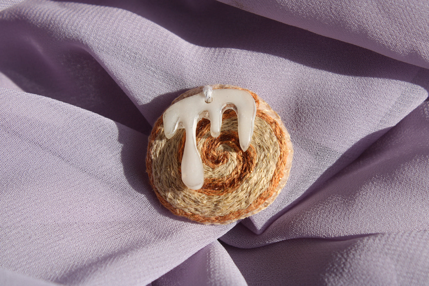 Broche " Frosty cinnamon"