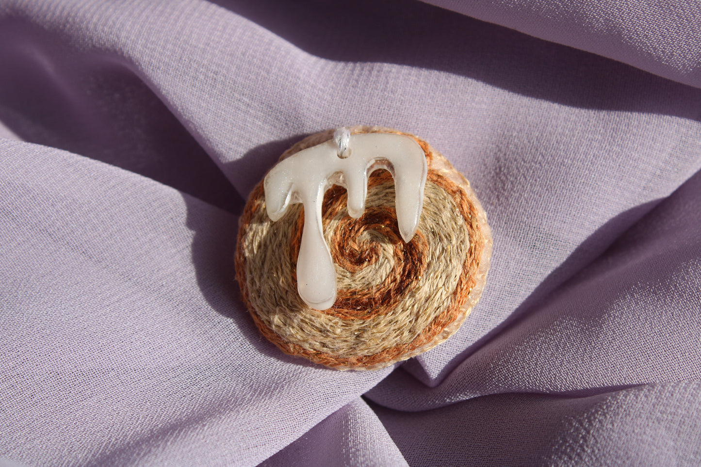 Broche " Frosty cinnamon"
