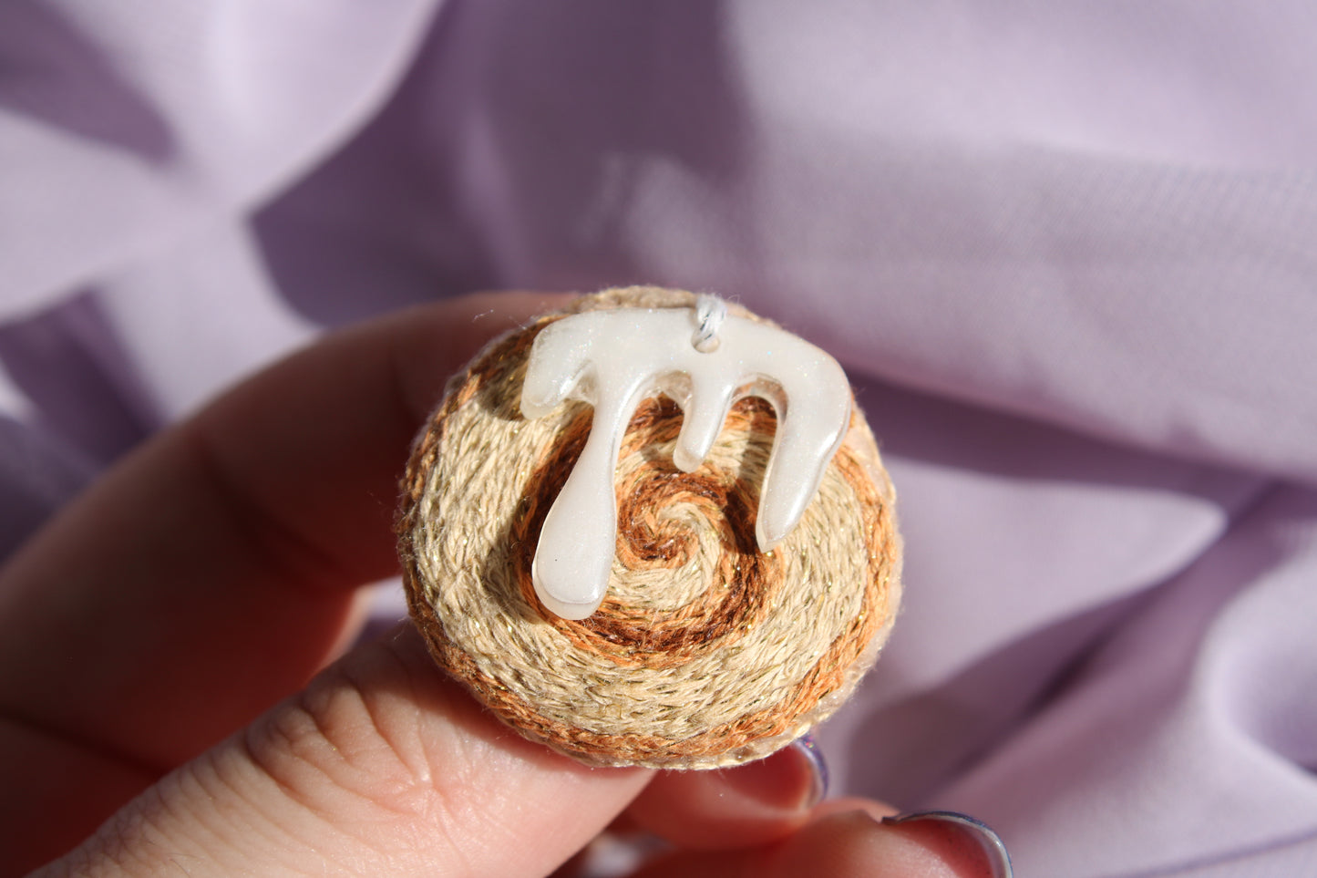 Broche " Frosty cinnamon"