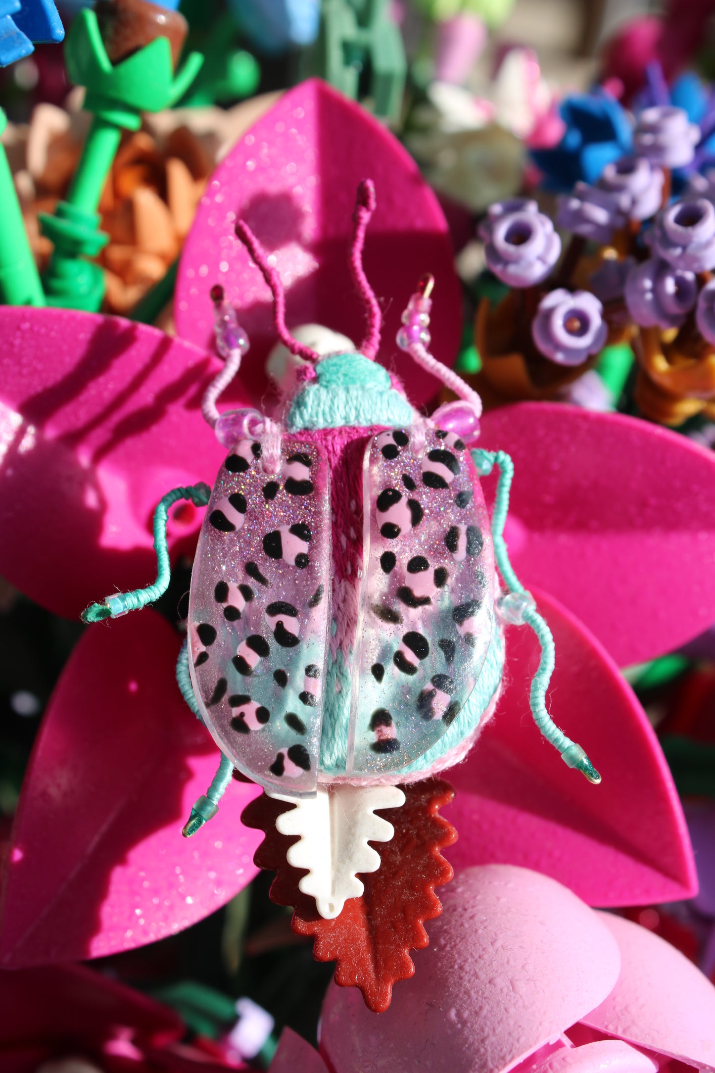 Broche scarabée " Pink Leopardo"