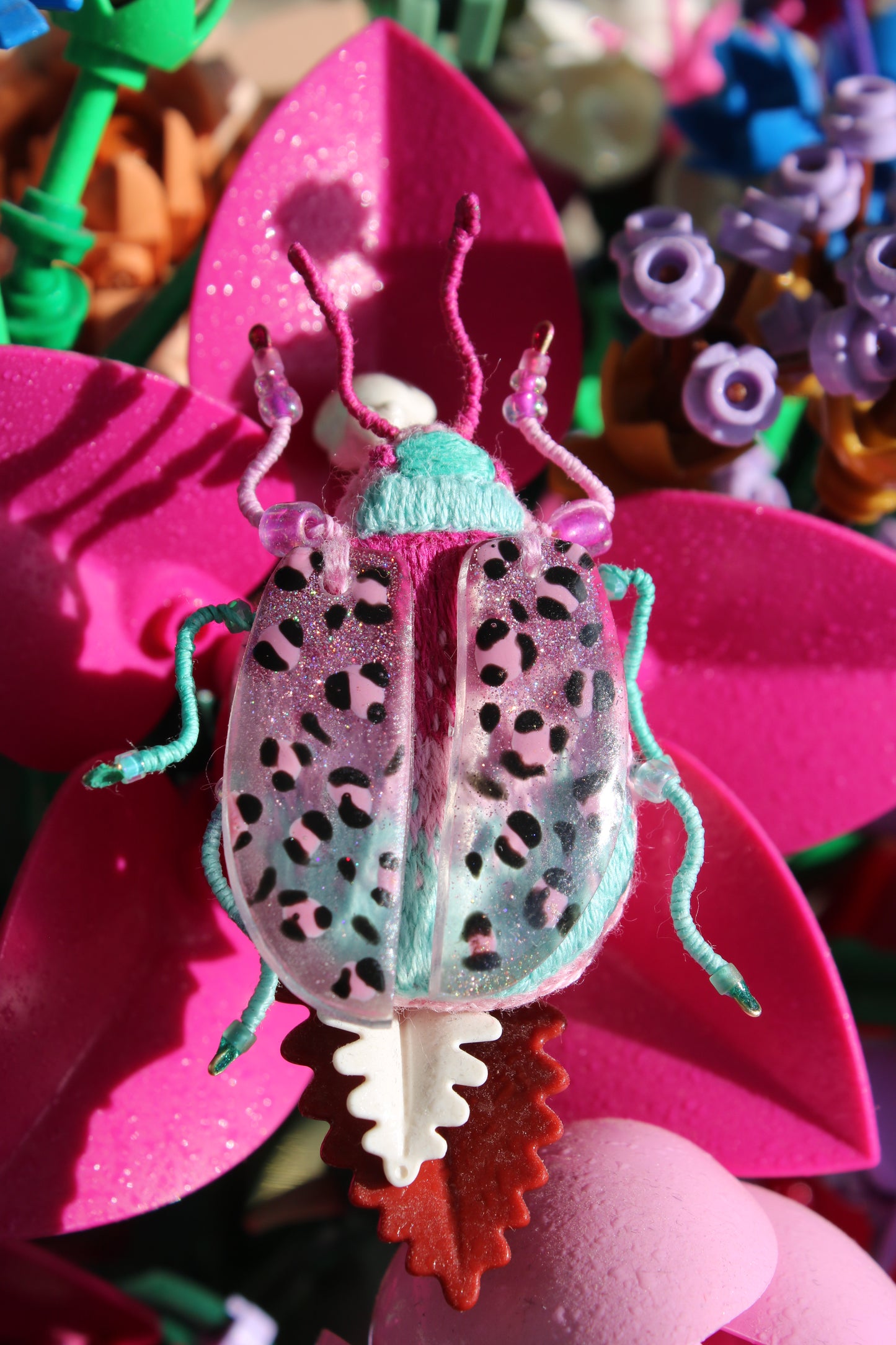 Broche scarabée " Pink Leopardo"