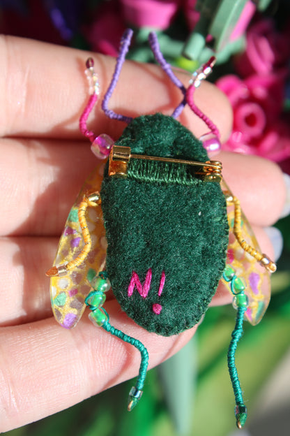 Broche scarabée "Windows lights"