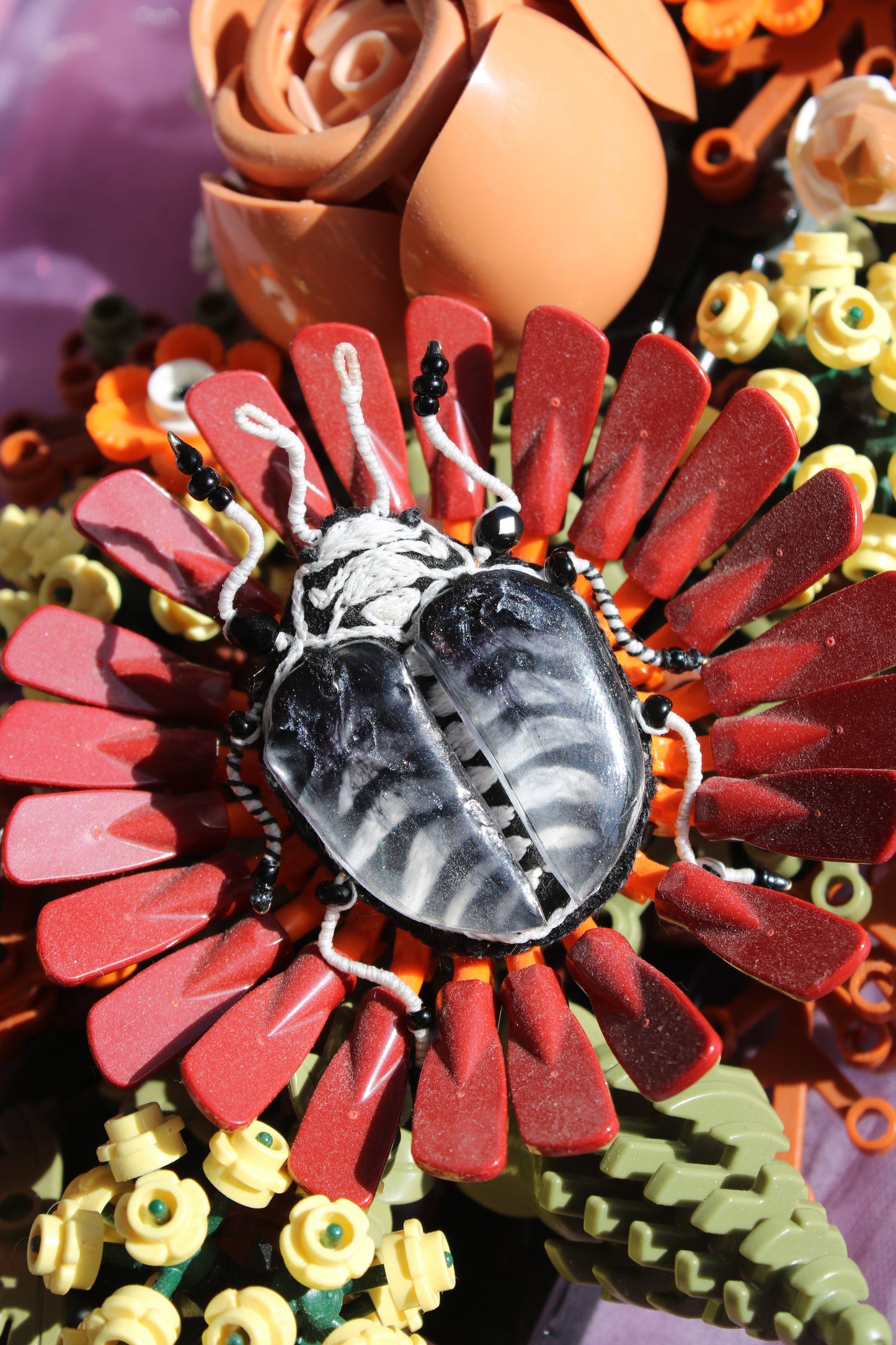 Broche scarabée "Skelton"