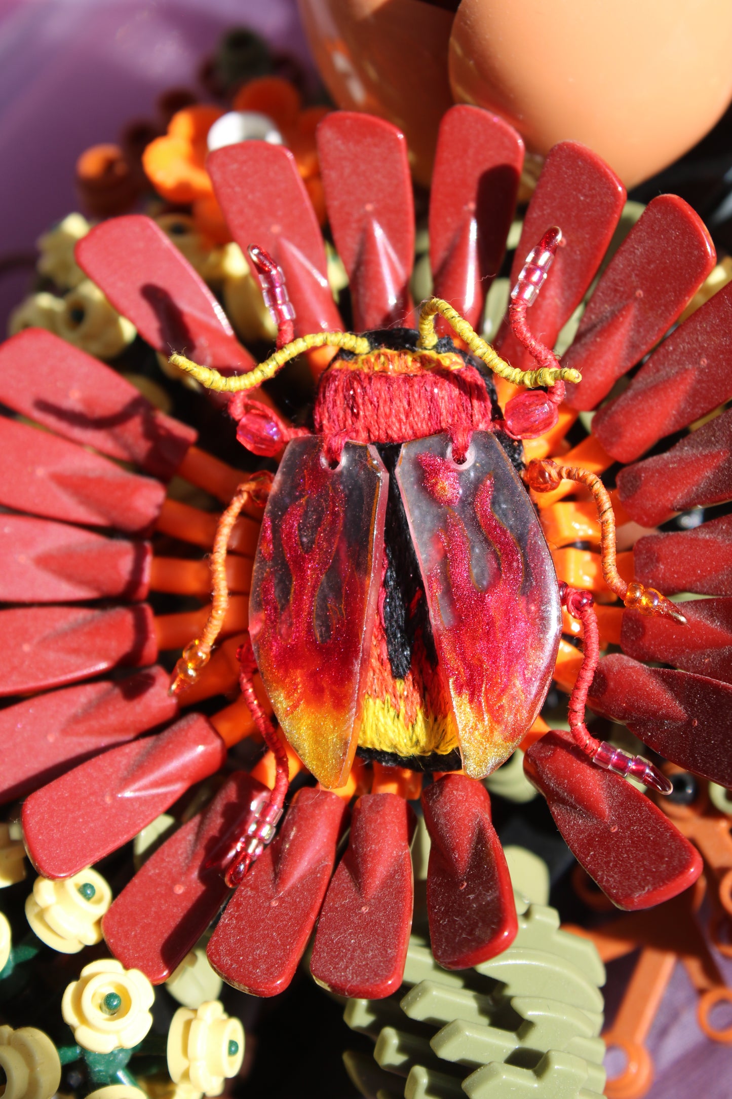 Broche scarabée " Cute fire"