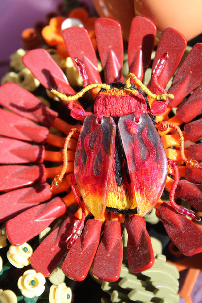 Broche scarabée " Cute fire"