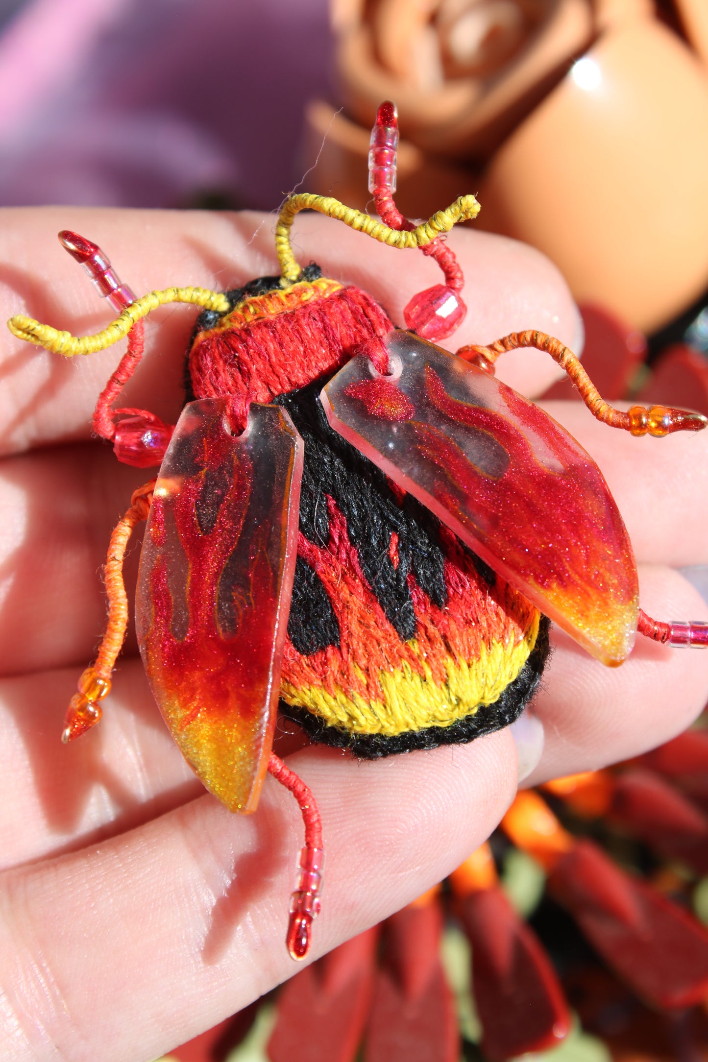 Broche scarabée " Cute fire"