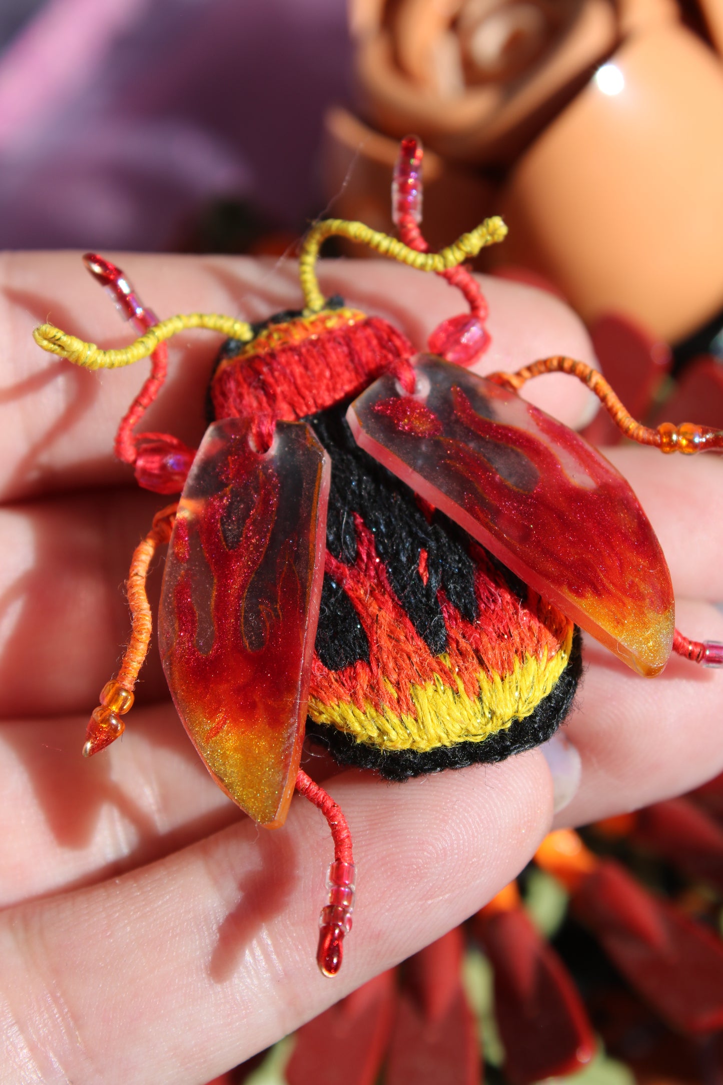Broche scarabée " Cute fire"