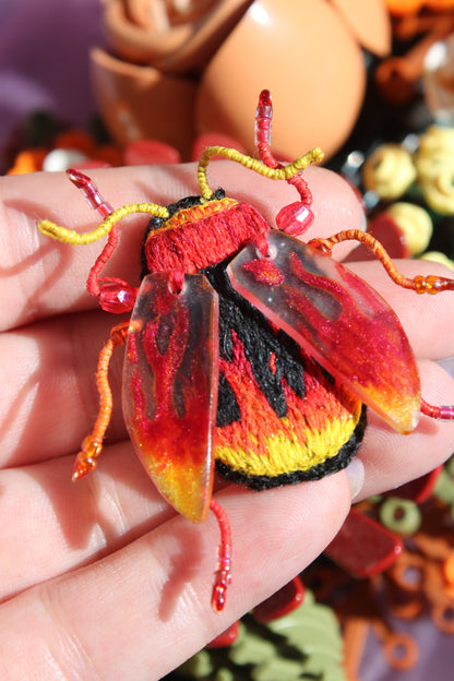 Broche scarabée " Cute fire"