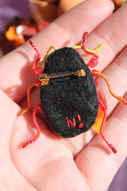 Broche scarabée " Cute fire"
