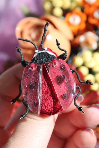 Broche scarabée "Ladybug"