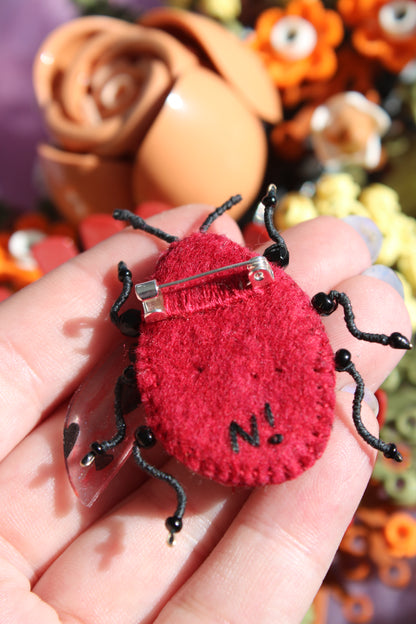 Broche scarabée "Ladybug"