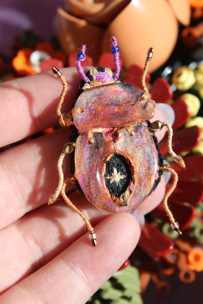 Broche scarabée " Gold Marble"