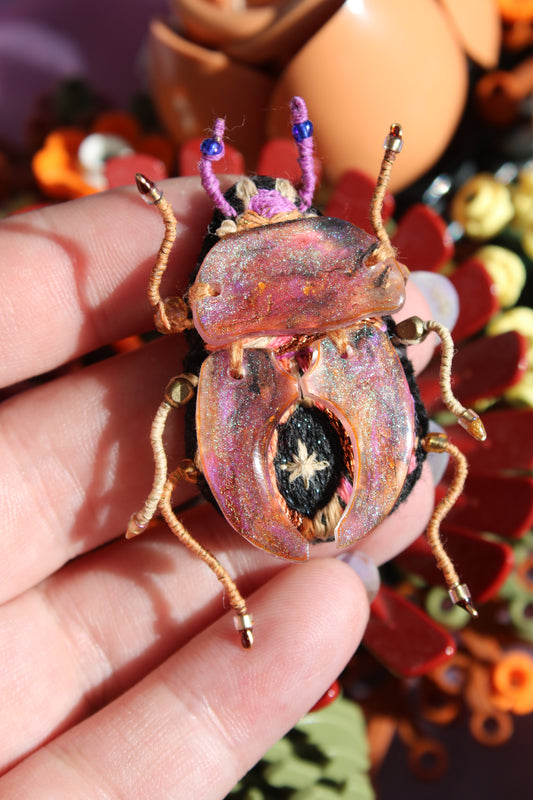 Broche scarabée " Gold Marble"