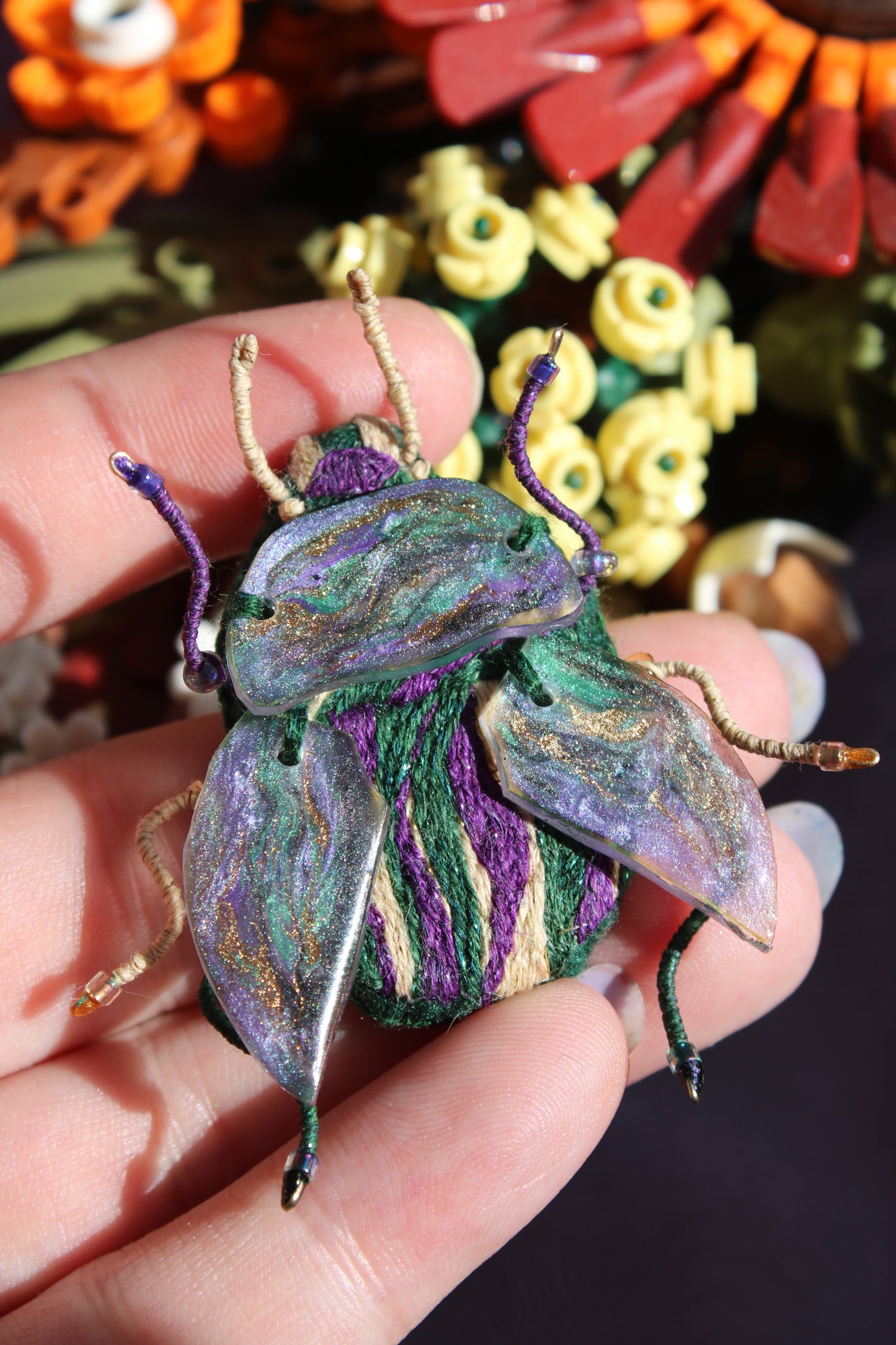 Broche scarabée "Green Marble"