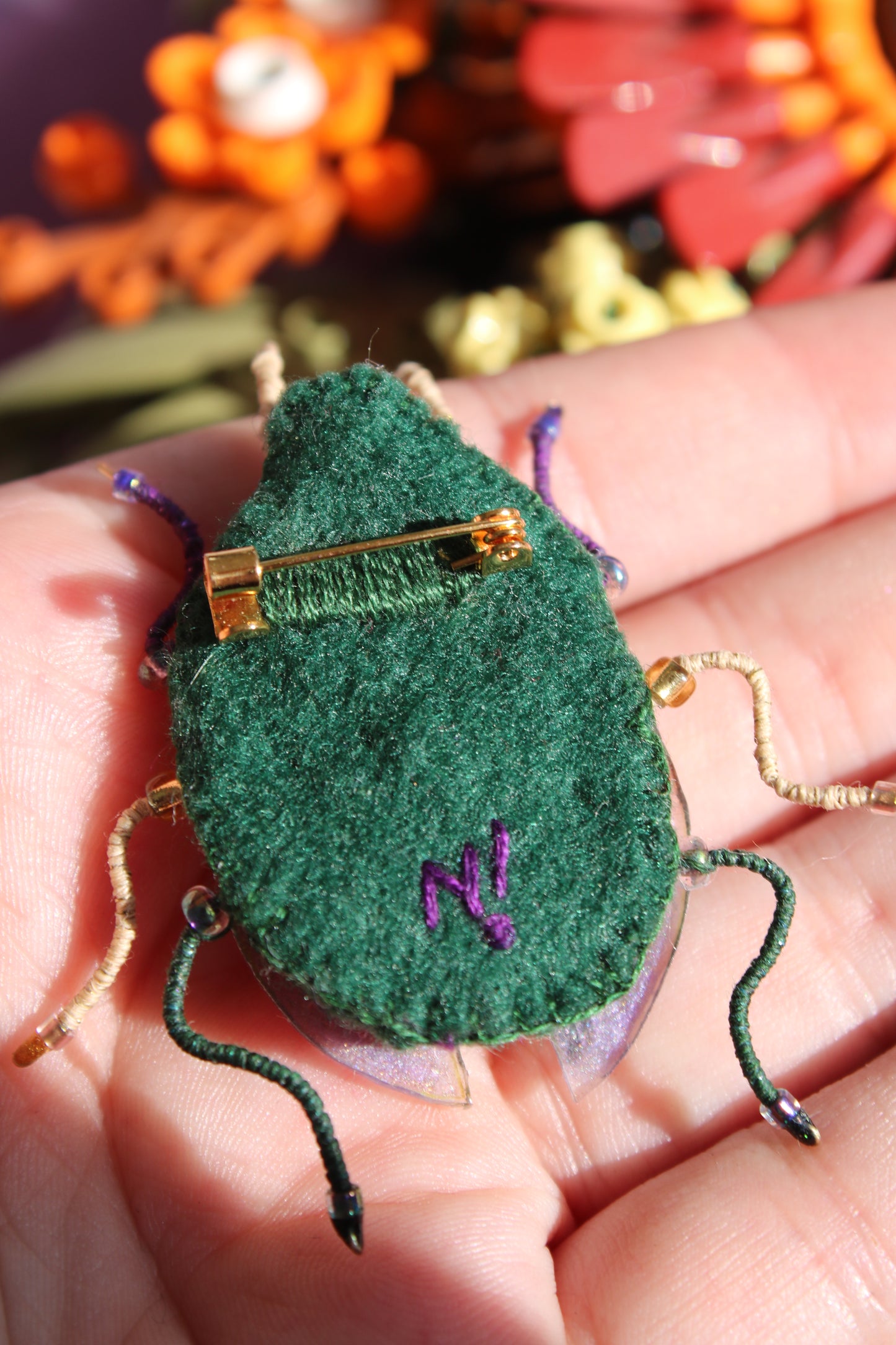 Broche scarabée "Green Marble"