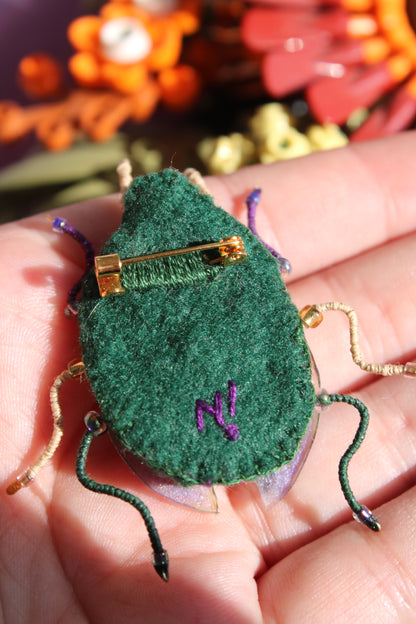 Broche scarabée "Green Marble"