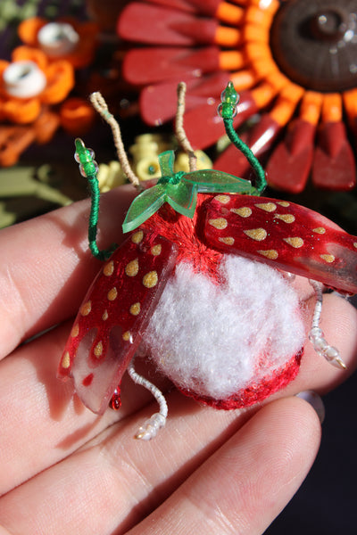 Scarabée " cute strawberry "