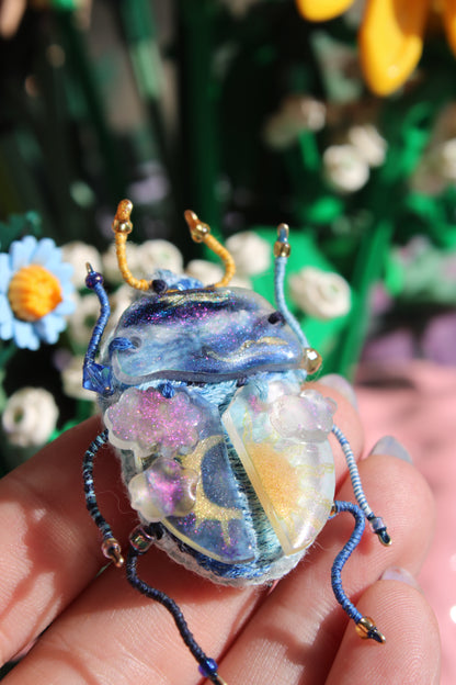 Broche scarabée "Moon&Sun"