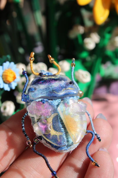 Broche scarabée "Moon&Sun"