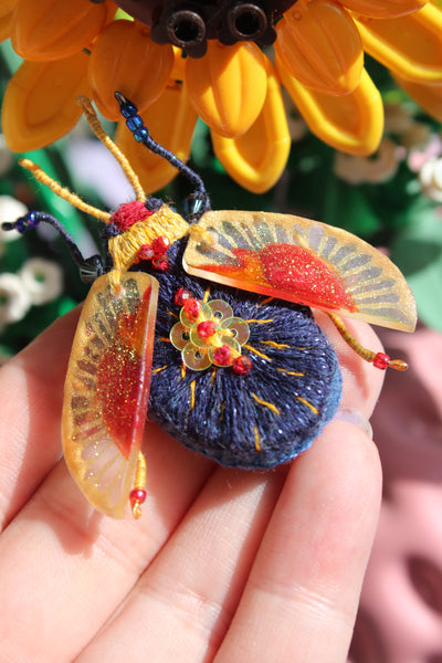 Broche scarabée " Coeur Sacré"