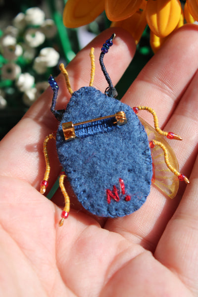 Broche scarabée " Coeur Sacré"