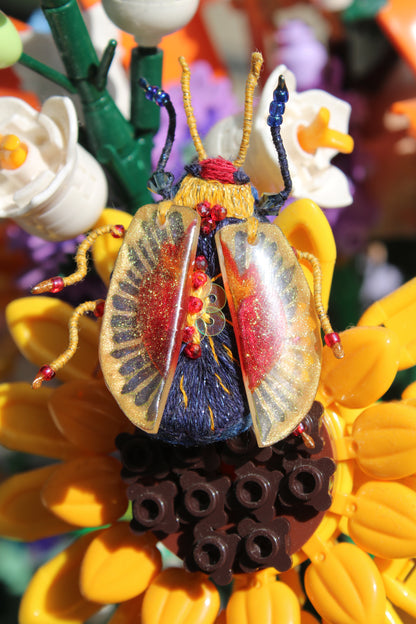 Broche scarabée " Coeur Sacré"
