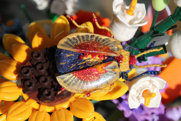 Broche scarabée " Coeur Sacré"