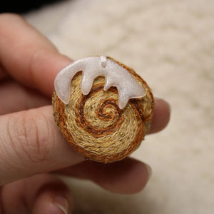 Broche " Frosty cinnamon"