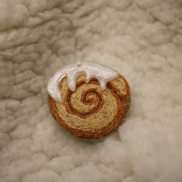 Broche " Frosty cinnamon"