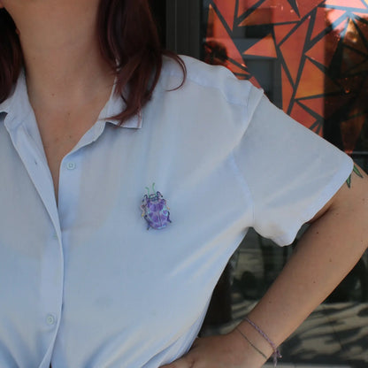 Broche scarabée "Shiny Hearts"