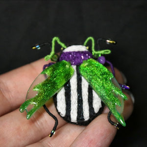 Broche scarabée "Beetlejuice"