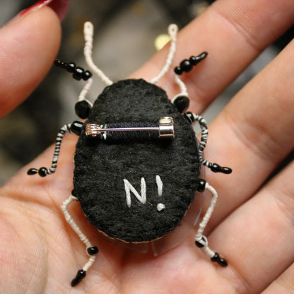 Broche scarabée " Scaraskull"