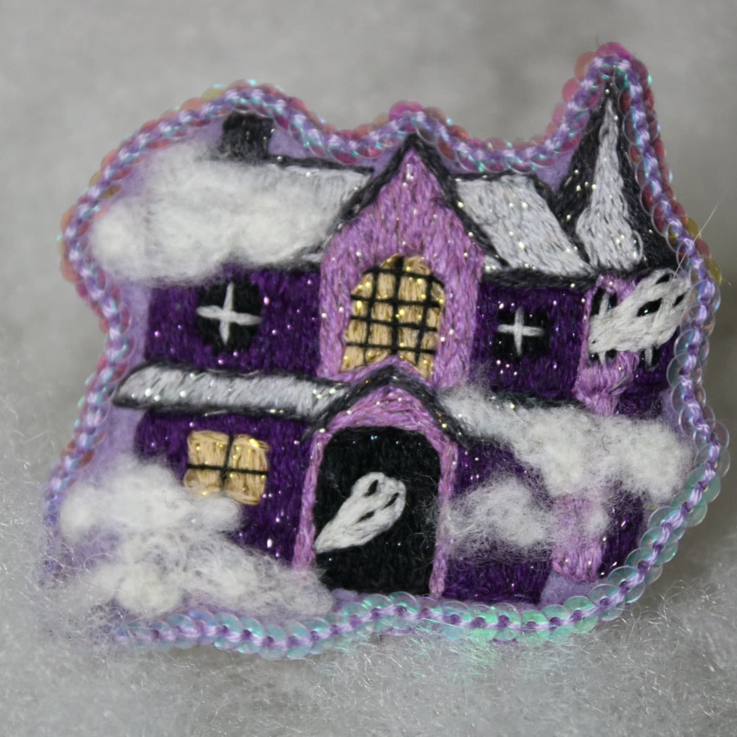 Broche " Ghost Manor"