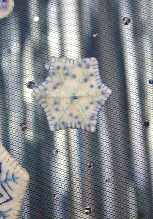 Pin's brodé "Blue Snowflakes"