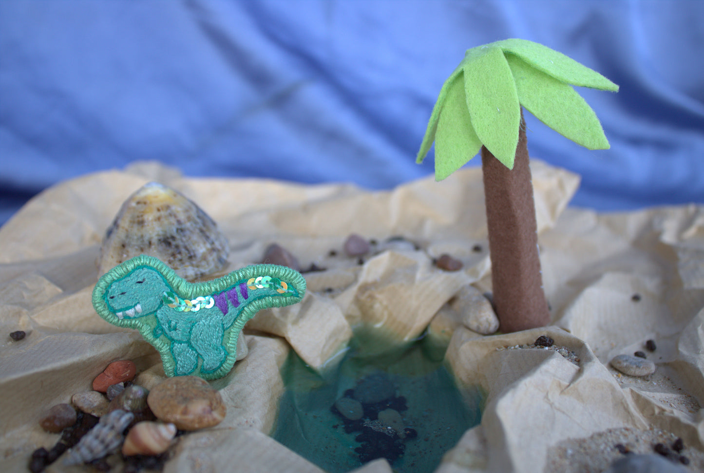 Pin's Trop mignon- rex"