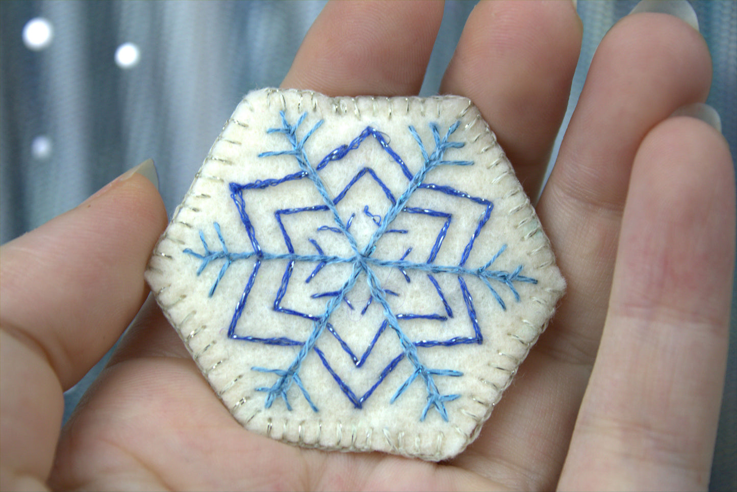 Pin's brodé " Sparkly Snowflake "