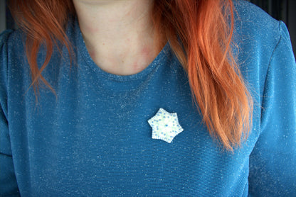 Pin's brodé "Blue Snowflakes"